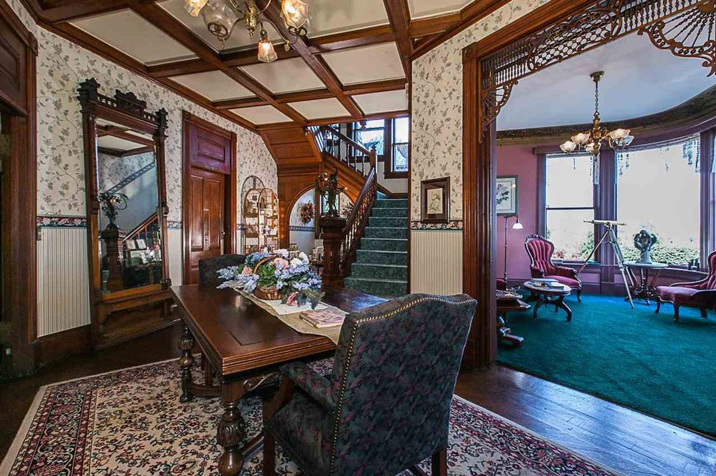 The Hancock House Bed and Breakfast Inn I Dubuque, IA The Inn with